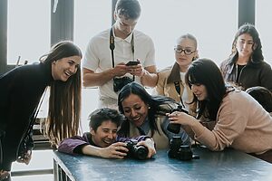 Curso Universitario de Fotografía Profesional en LENS Escuela de Artes Visuales