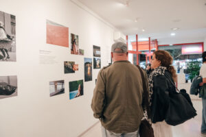 inauguración exposición colectiva del máster de creación fotográfica en lens escuela