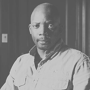 Stanley Wolukau-Wanambwa - Profesor de Lens Escuela de Artes Visuales