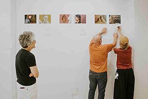 Montaje Exposición 'El tiempo que somos'-46