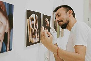 Montaje Exposición 'El tiempo que somos'-46