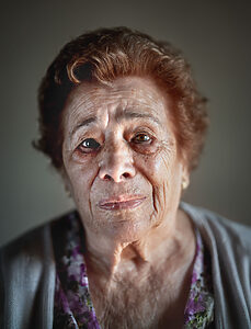 Lua Fischer en Pa-ta-ta Festival 2025 presentando su ensayo fotográfico Huellas - Lens Escuela