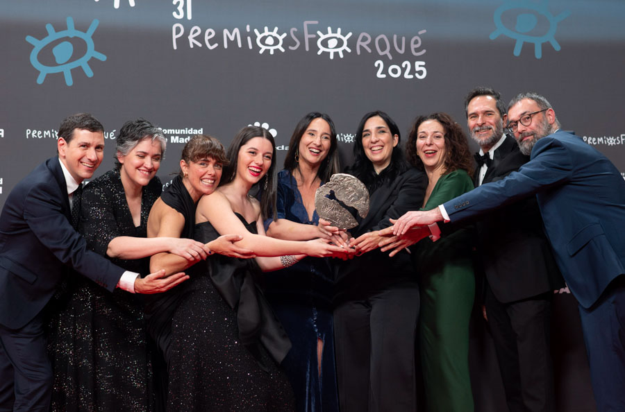 (Foto de ARCHIVO) Parte del equipo de 'Los domingos' posa con su premio a Mejor largometraje de ficción por 'Los domingos', en la 31 edición de los Premios José María Forqué, en el Palacio Municipal de IFEMA, a 13 de diciembre de 2025, en Madrid (España). Los Premios Cinematográficos José María Forqué, conocidos como ‘Premios Forqué’, fueron creados en 1996 por la Entidad de Gestión de Derechos de los Productores Audiovisuales (Egeda) para honrar la memoria de José María Forqué, figura en la cinematografía española y primer presidente de Egeda. EGEDA creó el premio con el objetivo de difundir la importancia de la industria audiovisual española e impulsar la figura del productor cinematográfico. Alberto Ortega / Europa Press 13 DICIEMBRE 2025;CINE;PREMIO;ACTOR;ACTRIZ;DIRECTOR;PELÍCULA;SERIE;FORQUÉ;PREMIADO; 14/12/2025