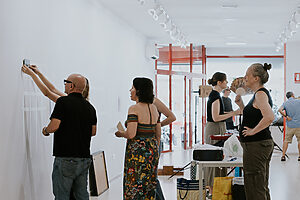 Montaje Exposición "Miradas en Resistencia" - Curso Avanzado de Creación Fotográfica Contemporánea 25/26 - ©Lens Escuela