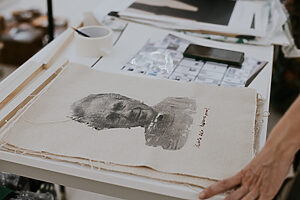 Montaje Exposición "Miradas en Resistencia" - Curso Avanzado de Creación Fotográfica Contemporánea 25/26 - ©Lens Escuela